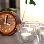 Driini Wooden Desk, Table Analog Clock Made of Genuine Pine
