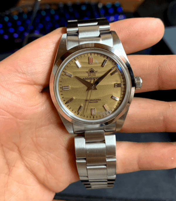 Men's 36mm Quartz Watch with 3D Sand Dial - Perfect for Everyday Wear and Swim-Proof Men's Quartz Watch with sand-grain dial in stainless steel, showcasing a stylish yet durable design perfect for everyday wear and swim-proof capability.